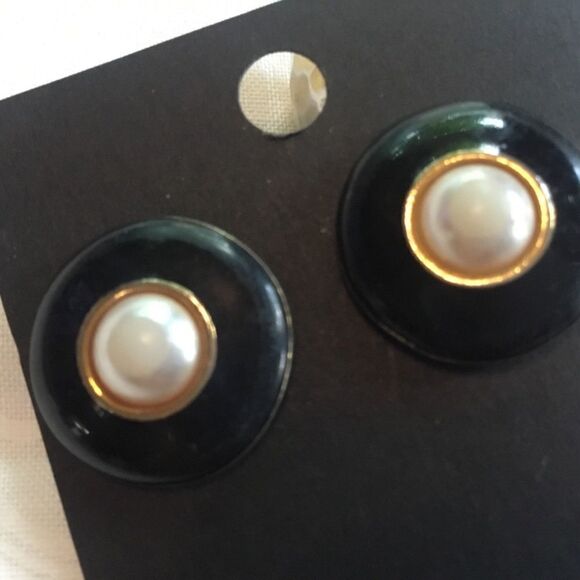 Black and Faux Pearl Pierced Earrings - Picture 1 of 5